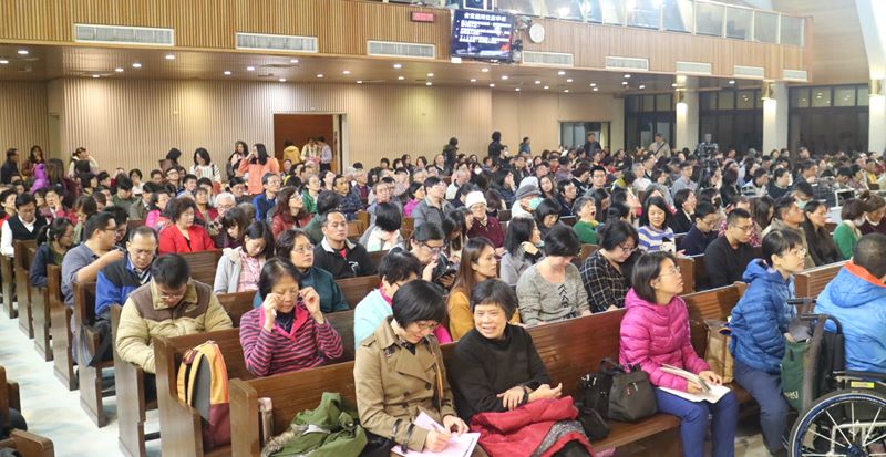 15-17日晚上，台北怀恩堂1、2楼坐满了人，他们都要把握机会来听唐崇荣牧师来台北的最后一次讲经。