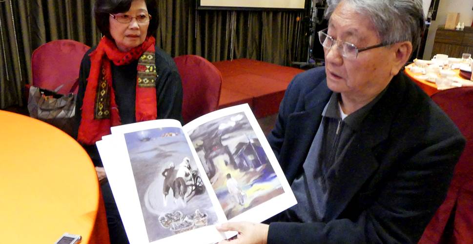赵振弍牧师介绍其作品与当中的意义。