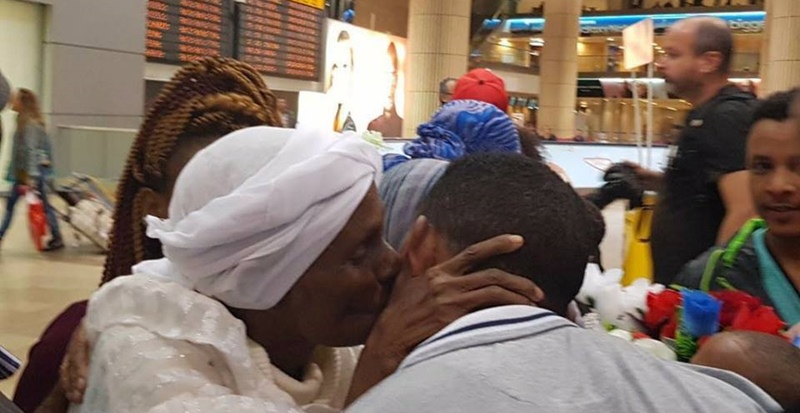 2017年11月29日迎接衣索匹亚犹太人回到以色列的照片。