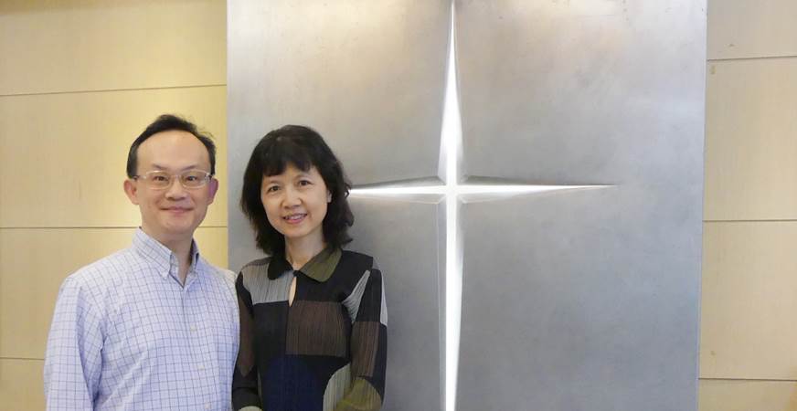 楊宗龍醫師與其妻子。