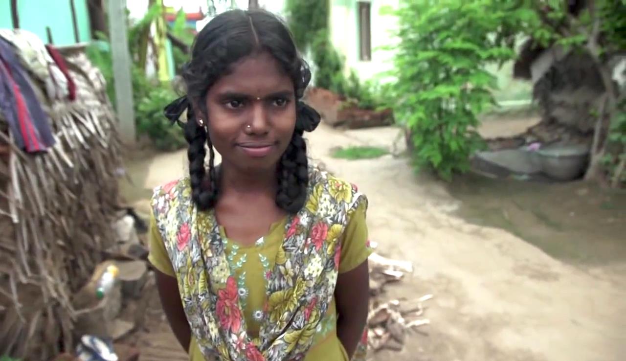印度女孩娜莎告别童工岁月，重拾课本遇见希望