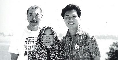 喬宏(圖左)、小金子(圖中)和影音使團總幹事袁文輝(圖右)合照，他們多合主為主作工，如拍攝福音電視節目和電影。