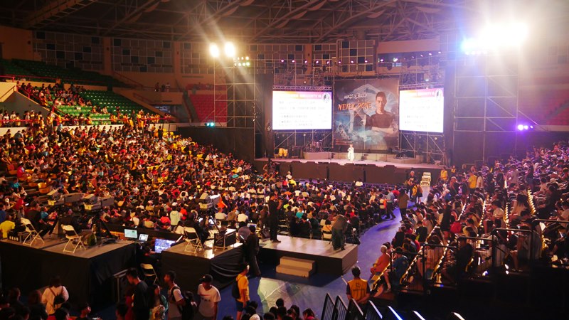 現場超過4000人，禱告聲充滿全場。