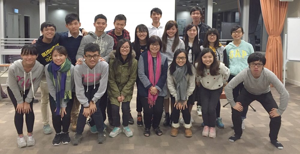 羅淑芬(前排右四)應中華宣道會友愛堂邀請，主持青少年導師生命教練培訓班。