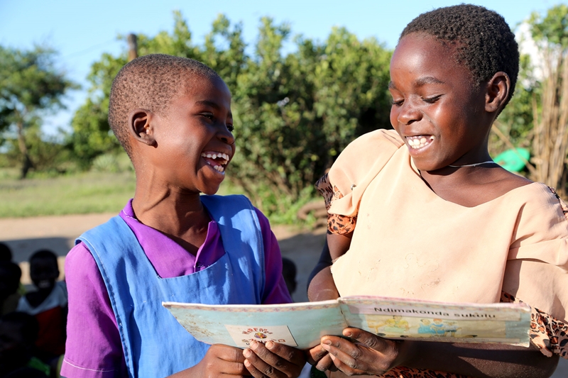世界閱讀日，邀請您透過「資助兒童計畫」，幫助貧困國家的兒童，有機會朝向自己的夢想邁進。