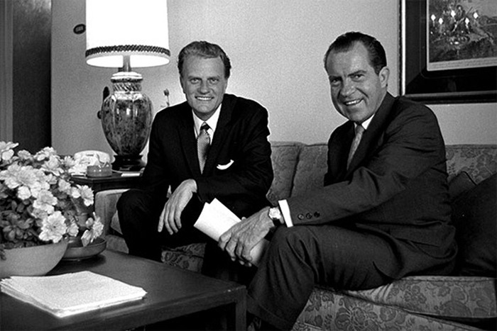 葛理翰牧師與第37屆美國總統尼克森（Richard Nixon）一直保持良好私交，也曾多次為其站台。