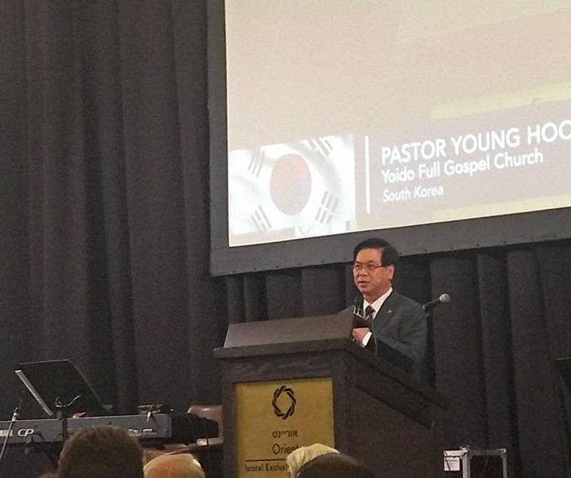 去年韓國團隊來了40多人參與，今年汝矣島純福音教會主任牧師李永勳上台分享。 