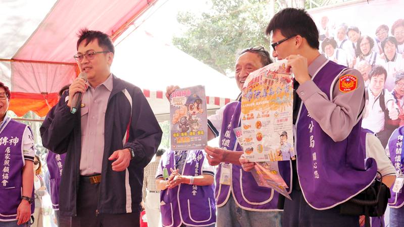 萬華分局青年路派出所所長出席此活動，進行反毒宣導，邀請長者們一起維護社區安全。