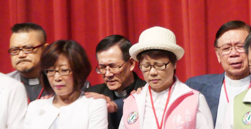 高雄市議會議長康裕成(左)，以及議員陳信瑜(右)。