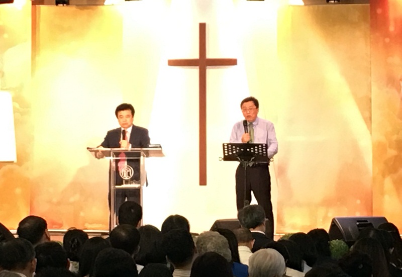 由韓國豐盛教會主任牧師金聖坤(圖右)所推廣的雙翼養育系統，20年來扶持海內外無數教會，在裝備中建造成為健康的教會。